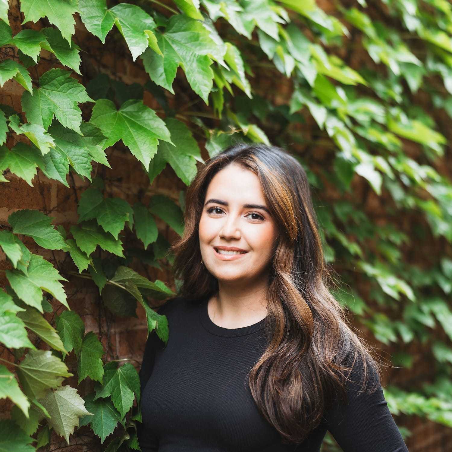 Portrait of Mireya, a professional stylist at Anasa Salon, showcasing their expertise and style.